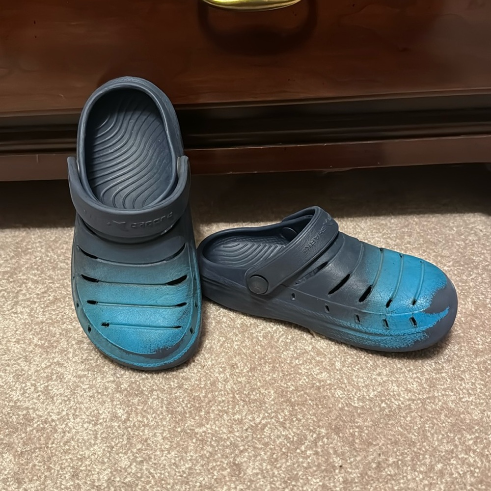Boys slip ons